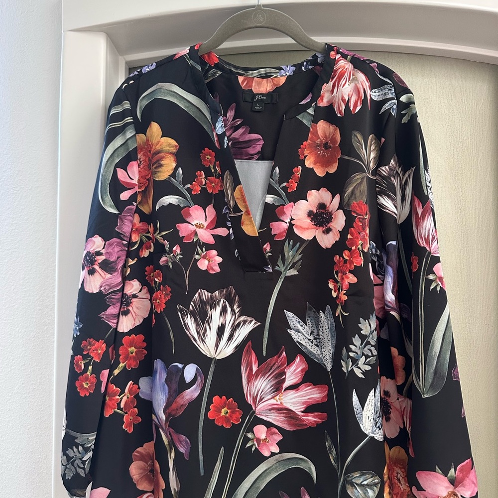 J Crew open V neck Dutch floral
Top